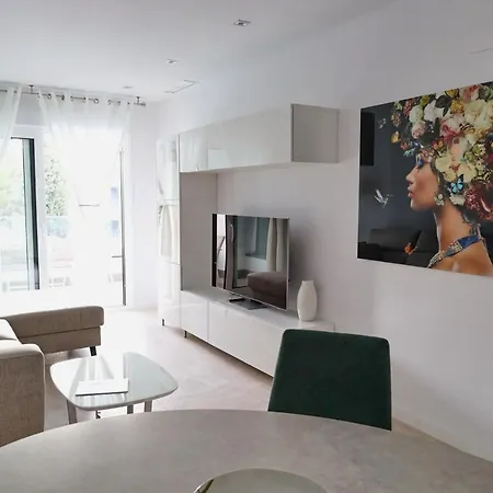 Toplage Neubau Luxus-apartment, Und Altstadt In Minuten Zu Fuss Marbella