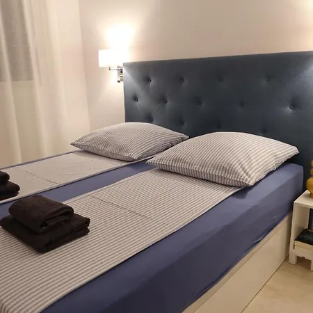 Toplage Neubau Luxus-apartment, Und Altstadt In Minuten Zu Fuss Lejlighed